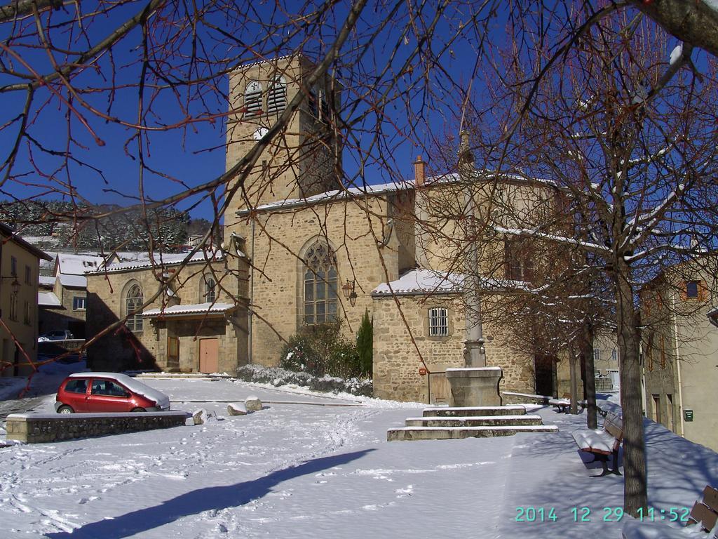 Cellier De La Fontaine Villa Saint-Georges-en-Couzan Oda fotoğraf