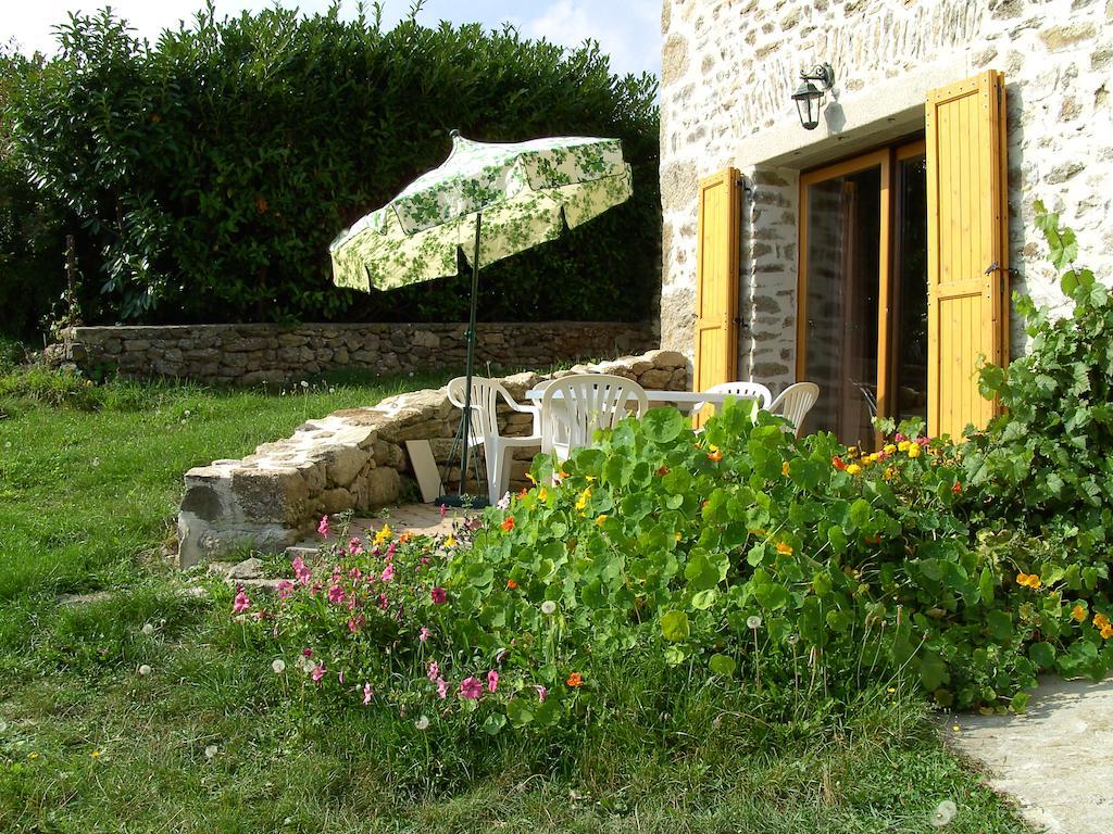 Cellier De La Fontaine Villa Saint-Georges-en-Couzan Oda fotoğraf