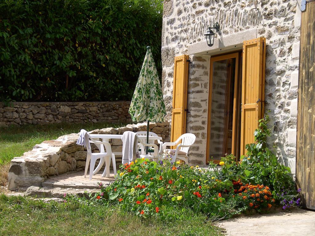 Cellier De La Fontaine Villa Saint-Georges-en-Couzan Oda fotoğraf